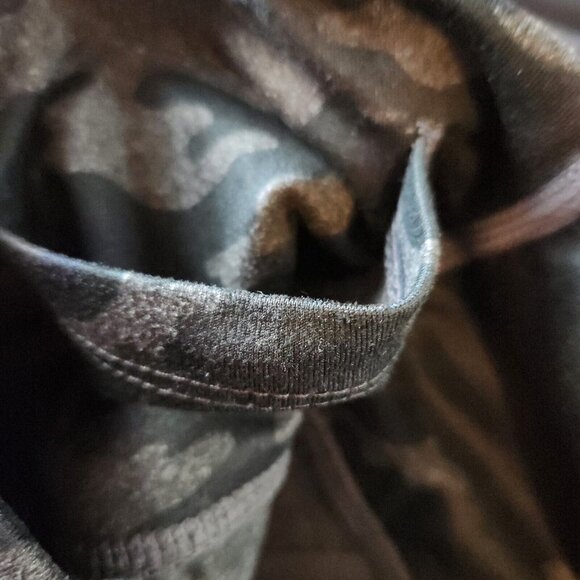 Fabletics Women's Small Powerhold Leggings Camo Pockets - Picture 4 of 4